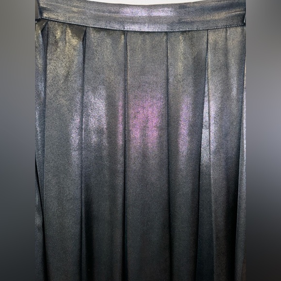 Who What Wear Metallic Pleated Skirt - Picture 3 of 4